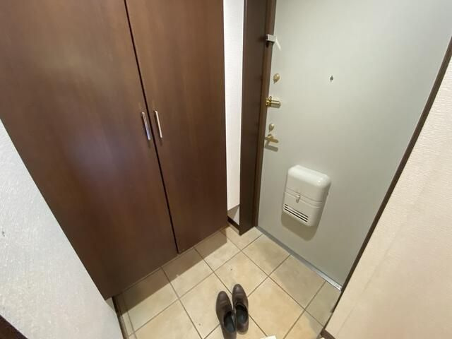 ザ・レギャン　１号棟の玄関