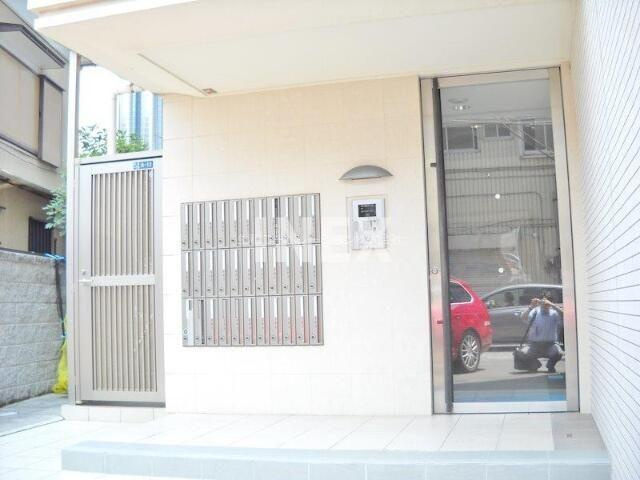 茅ヶ崎市共恵１丁目の賃貸マンションのエントランス