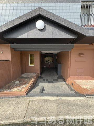グリーンパレス塩屋のエントランス