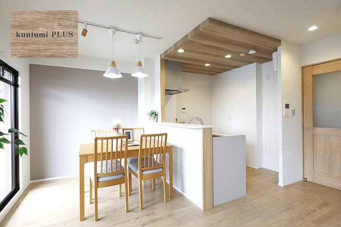 四季彩都けやき館の居間・リビング