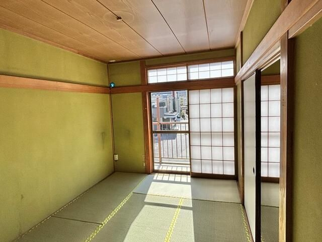 草加市金明町のアパートの居間・リビング