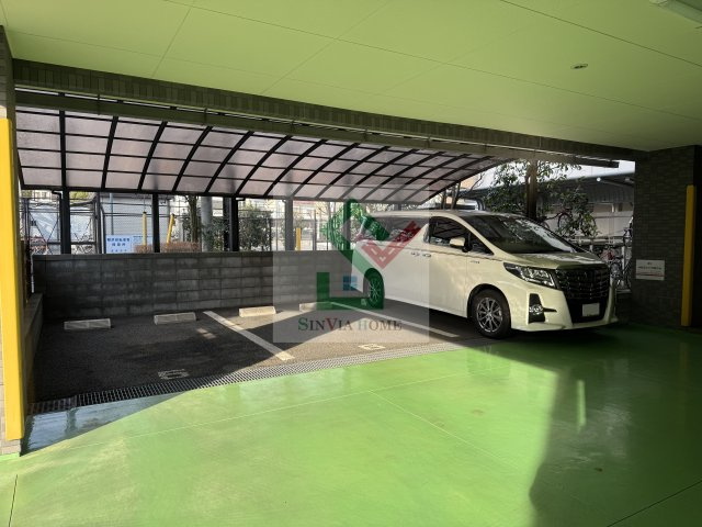 レジェンドアビタシオンの駐車場