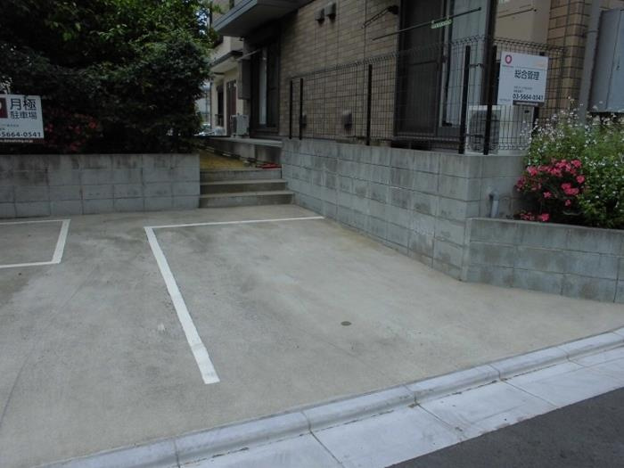 アブリーゴ１１の駐車場