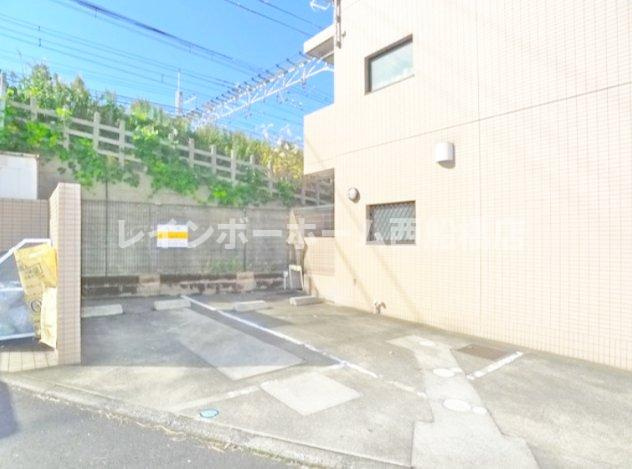 az haus（アーツェットハウス）の駐車場
