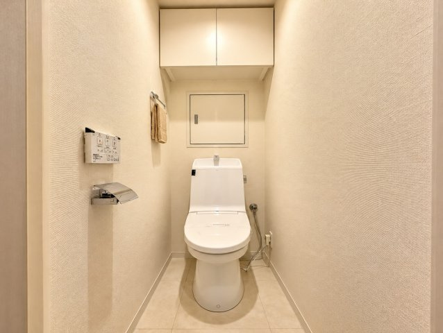 グリーンシティ第2たまプラーザのトイレ|シンプルで無駄のないデザインが印象的なトイレ空間。清掃性にも優れ、日々気持ちよくお使いいただけます。