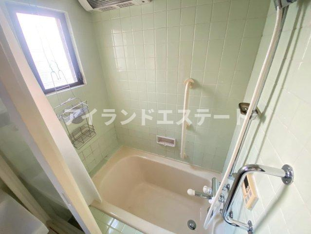 メゾン本庄　3口コンロ　角部屋　陽当たり良好の浴室