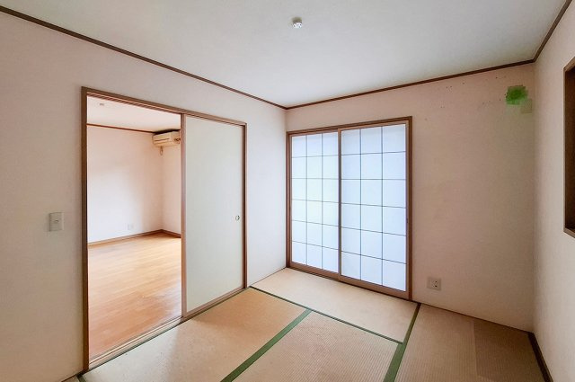 岸和田市門前町2丁目の和室|和室：6帖の和室。くつろぎスペースや客間などに活用できます。