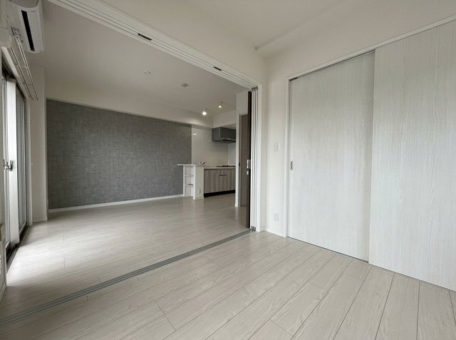 ラシュール・イン大橋南の居間・リビング|ＬＤＫ９．６帖、洋室４．３２帖お一人で
ゆっくりくつろげる室内空間です♪