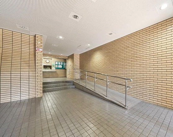 パークハイム東陽町　3階　角　部屋　リ　フォーム済 エアコン4基付きのエントランス
