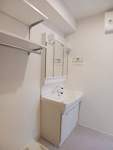 ホワイトタウンＡの洗面所|コンパクトで使いやすい洗面所
