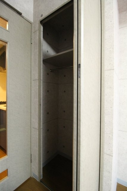 トーシンフェニックス吉祥寺弐番館の収納|ちょっとした収納スペースも充実しています
