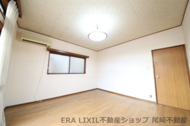 久喜市鷲宮の一戸建ての居間・リビング|洋室3