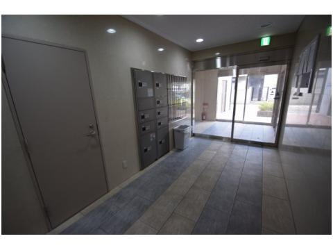 協同レジデンス摂津富田のエントランス