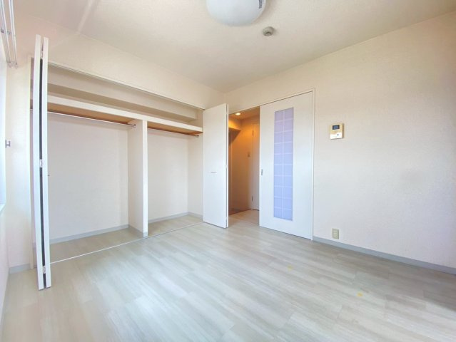 協同レジデンス摂津富田の洋室