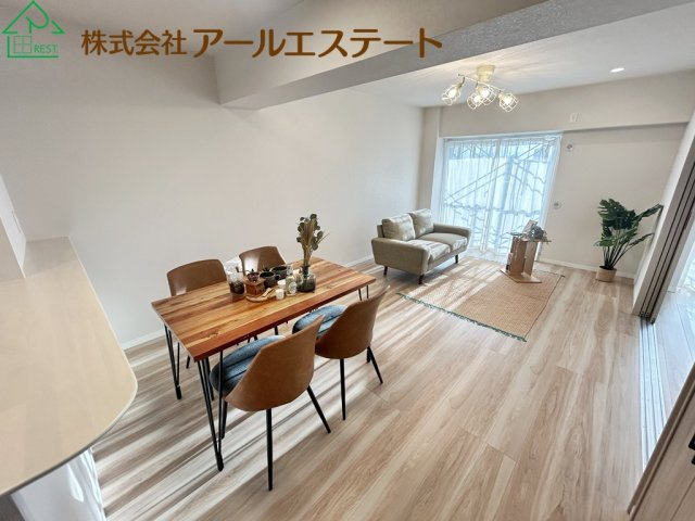 マンハイム加古川　　山陽電鉄「別府駅」徒歩7分の居間・リビング