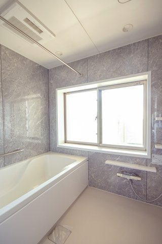 シエルズガーデンソレイユコートの浴室|シエルズガーデンソレイユコート：雨の日のお洗濯ものを干すにも便利な浴室乾燥機・追い焚き機能付き浴室です！