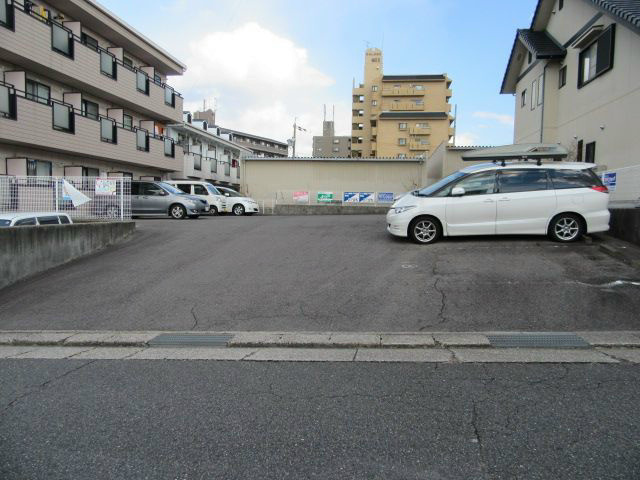 オリオンハイツの駐車場