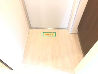 メゾン・シャルマンの玄関