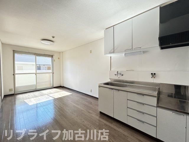 小野市神明町のハイツの居間・リビング