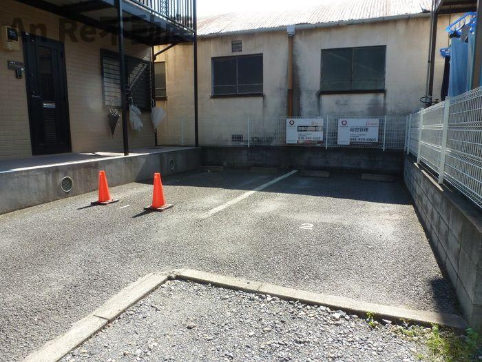 アネックスの駐車場