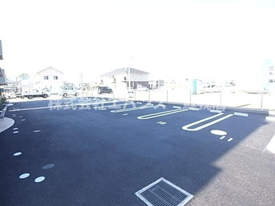 【駐車場】 | クロシェットⅠ番館 | 駐車場があるので、車を買う予定の方も安心です