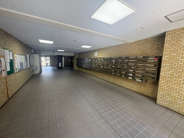 ライオンズマンション調布 C棟のエントランス|エントランス