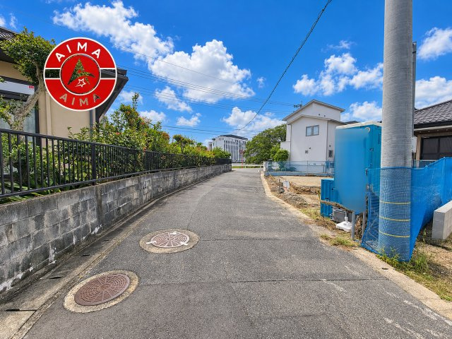 福岡市南区老司1丁目第9-1棟（1号棟）の外観：施工例|前面道路は閑静な住宅地をはしる車通りの少ない道路。お車の出し入れが苦手なママや小さなお子様にも安心ですね。しっかり舗装もされているので、ベビーカーや自転車で通っても快適に通行できます。