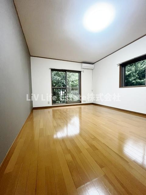 東村山市萩山町１丁目のアパートの居間・リビング
