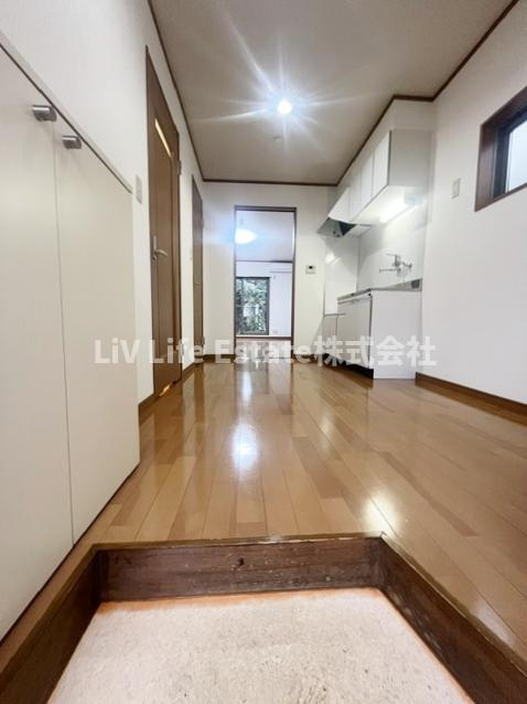 東村山市萩山町１丁目のアパートの玄関