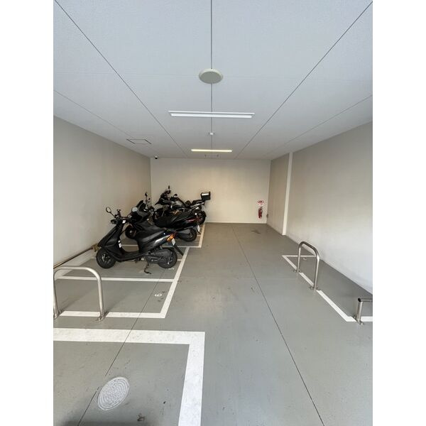 スプランディッド難波SOUTHの駐車場