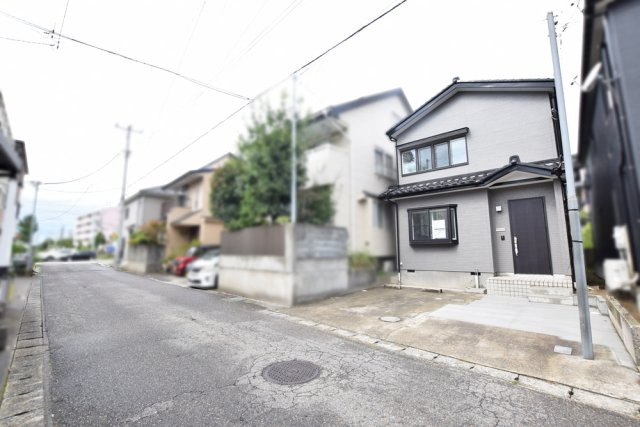 新潟市西区小針南台の前面道路含む現地写真