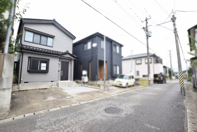 新潟市西区小針南台の前面道路含む現地写真