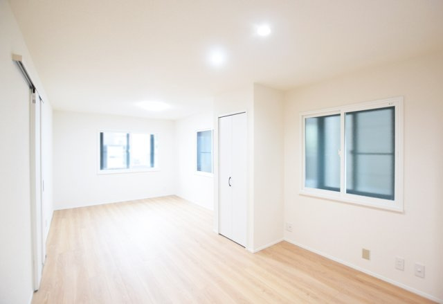 新潟市西区小針南台の居間・リビング