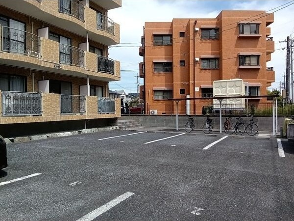 グランパルクの駐車場