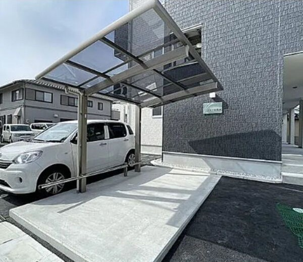フルール野並の駐車場
