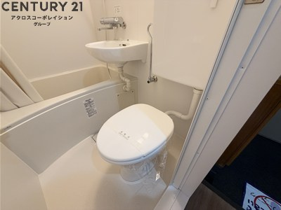 浴室内にトイレがあります！