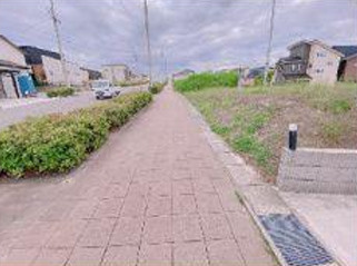 常滑市明和町５丁目　売り土地の前面道路含む現地写真