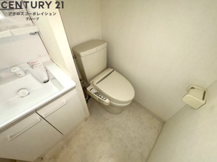 温水洗浄便座付きのトイレです♪