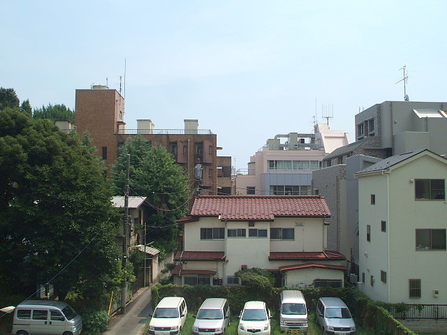 メゾン奈良の展望|南側の窓の前は駐車場の為、日当り良好★