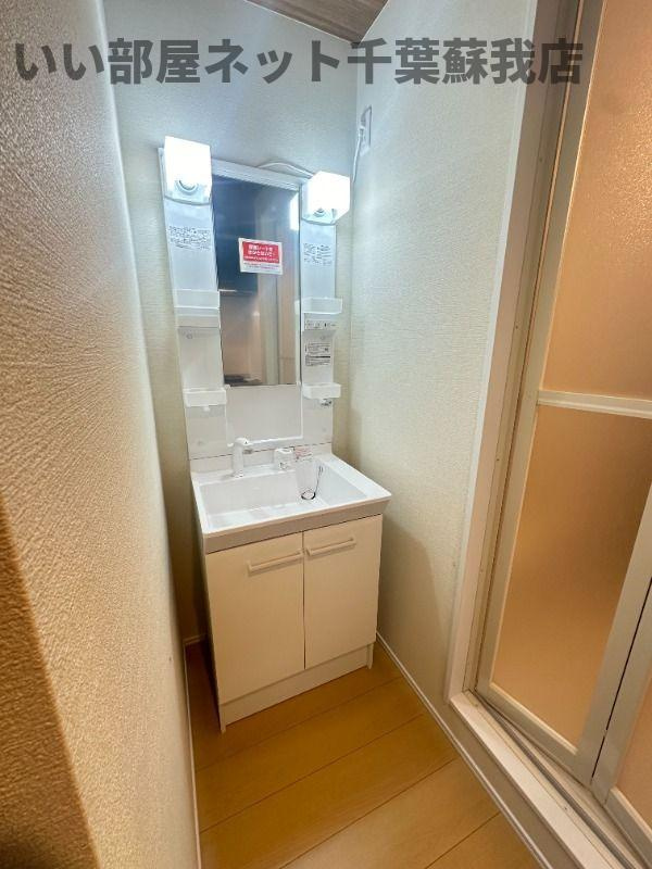 仮称）寒川町三丁目共同住宅の洗面所|明るい洗面所です