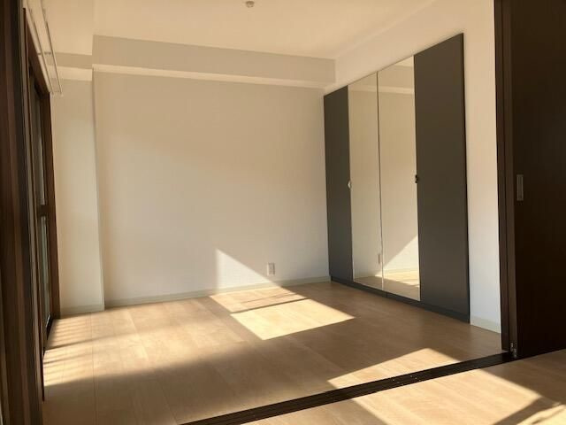 新山下三番館の居間・リビング