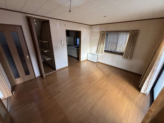 川中島町原 中古住宅の居間・リビング