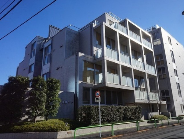 【外観】 | パークサンライトマンション | 鉄筋コンクリート造のがっちりとした建物。