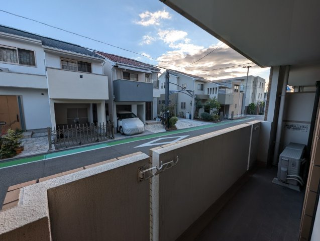 豊中市玉井町２丁目の賃貸マンションのバルコニー