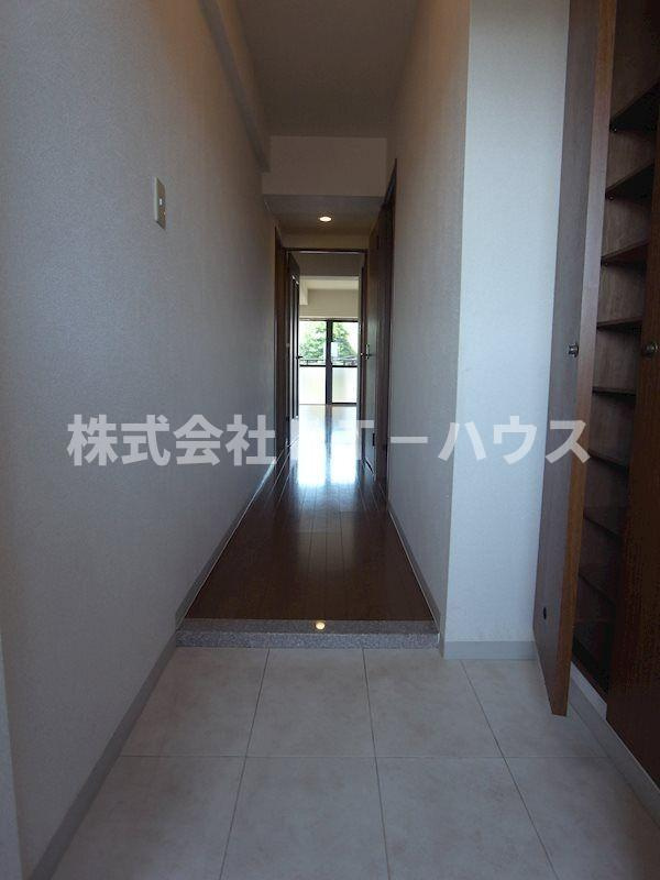フレラヴィーヌ北本町の玄関