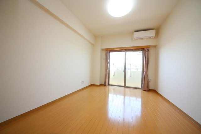 半田市昭和町４丁目の賃貸マンションの内装|別部屋同間取りのお写真となります。参考にご覧くださいませ。