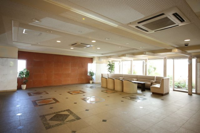 半田市昭和町４丁目の賃貸マンションのエントランス