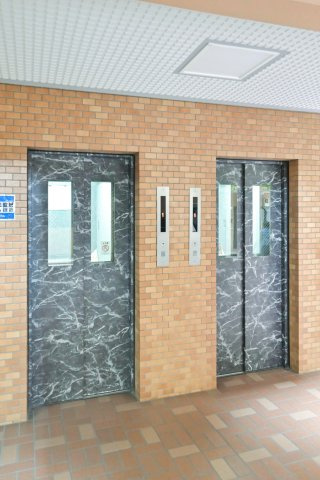 ライオンズマンション小岩第５のその他共用部分|ライオンズマンション小岩第５：エレベーターが２基あり朝の混雑も緩和されます！