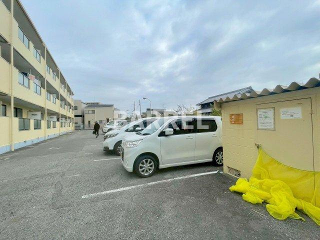 第2中尾ハイツの駐車場