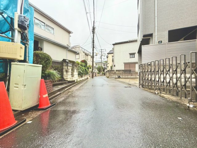 豊島区池袋本町2丁目　新築戸建の前面道路含む現地写真|2026.10.26撮影

現地ご見学希望・資料請求などお気軽にお問い合わせ下さい！
03-5990-5201
